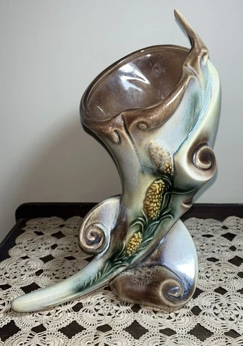 Vintage Hull Pottery Parchment & Pine Cornucopia Vase 1950’s