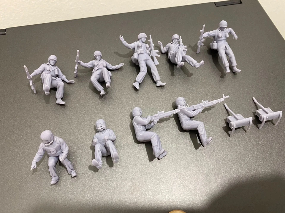 1/48 resin figures Vietnam Huey UH-1 Crew and Landing soldiers (11 figures) - Immagine 4 di 4