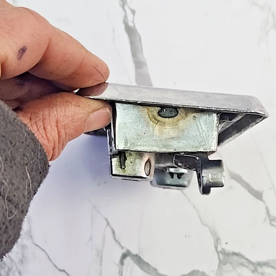 Maçaneta de porta GM 9722815 1970-73 Camaro Firebird Grand Prix LH interior acabamento preto - Imagem 3 de 4