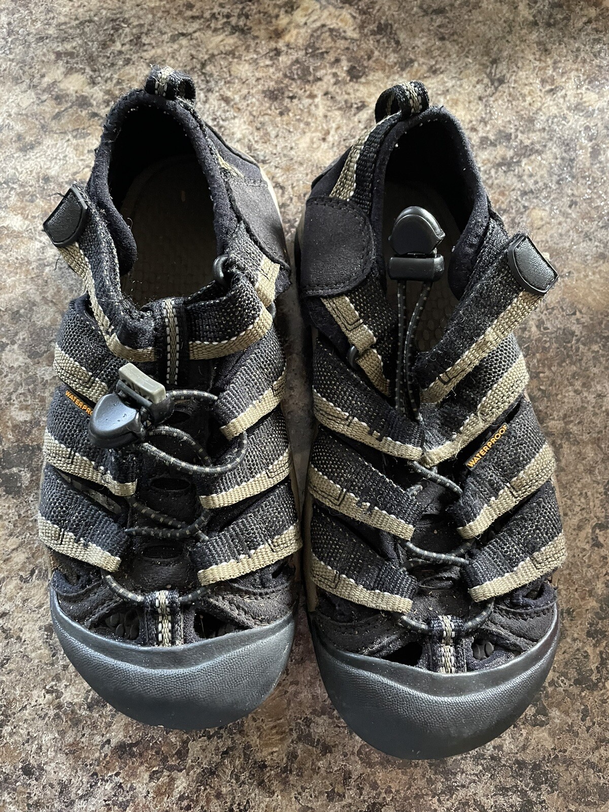 Sandali KEEN giovani taglia 2 scarpe da acqua impermeabili neri punta chiusa