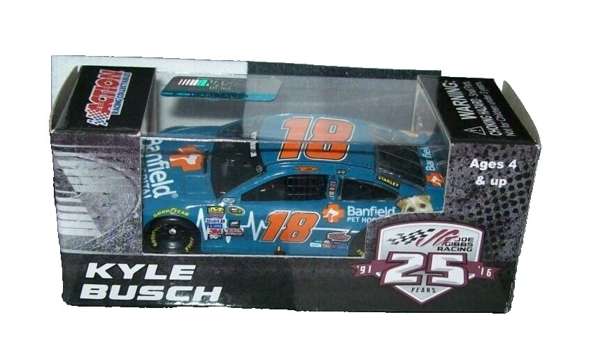 Autos de carrera Diecast Action Kyle Busch 2016 año del vehículo
