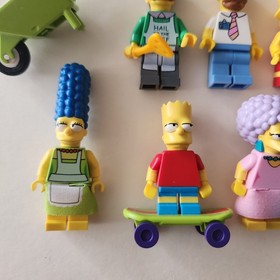 The Simpsons LEGO House Minifigs Set w/ Accessories Rare Retired Lego Minifigure