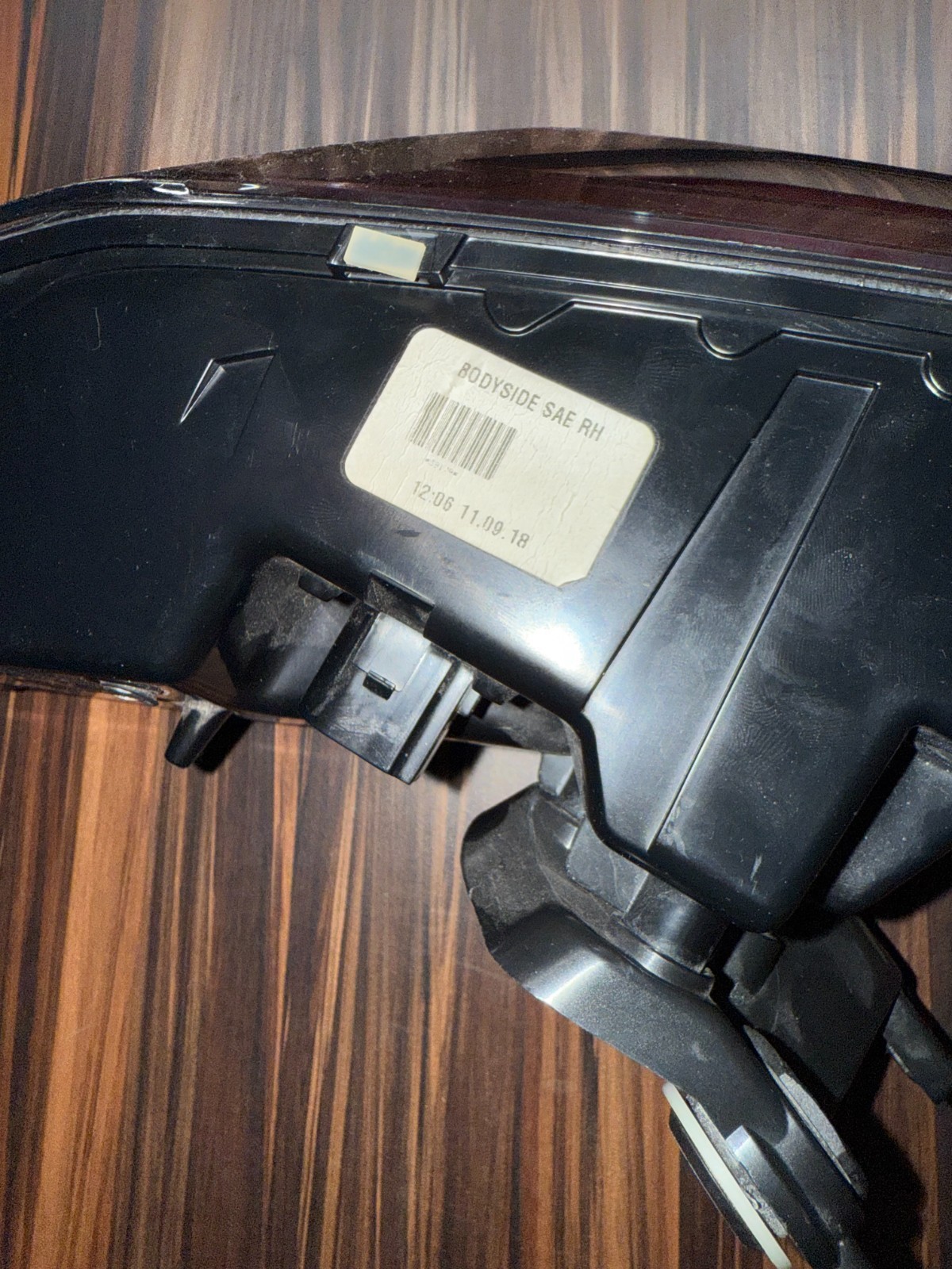 2018-24 LAMBORGHINI URUS RIGHT TAIL LIGHT 