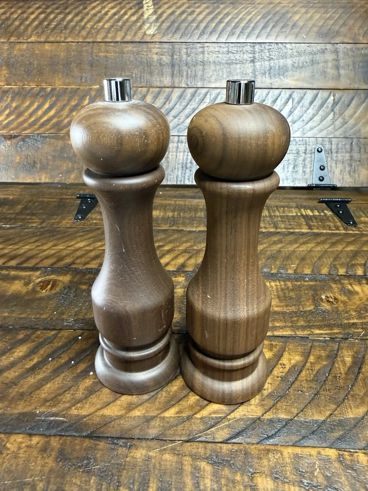 Williams Sonoma 7” Walnut Salt & Pepper Mill Set, Open Box Read
