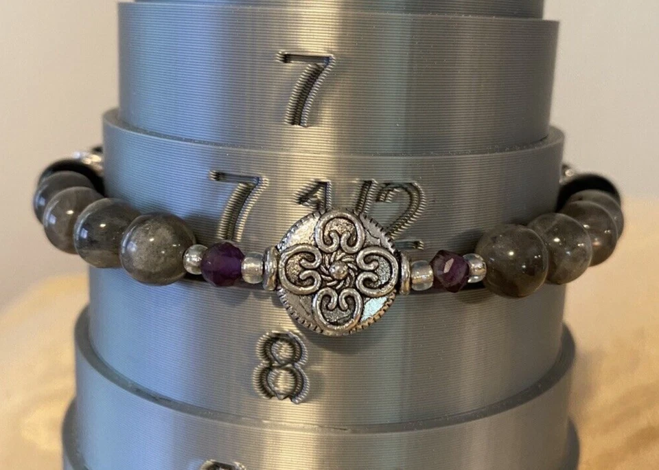 Pulsera de protección para mujer. Labradorita. Turmalina negra. Amatista. 7,5 pulgadas. Foto 3 de 4