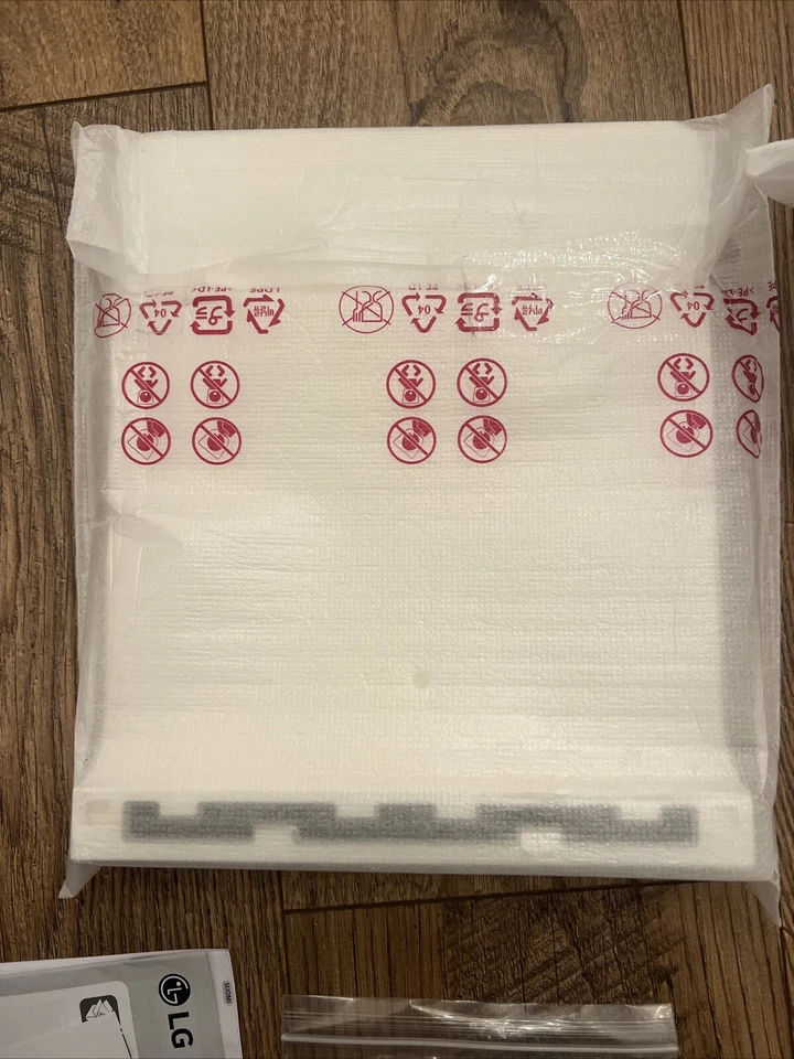 LG 43SQ700S-W 42.5"  White Base, Remote and accessories Only, ￼ No Monitor - Image 4 of 4