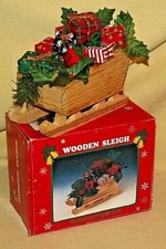 CHRISTMAS CENTERPIECE WOODEN SLEIGH GIFTS VINTAGE NOS REVCO TABLE DISPLAY DECOR.