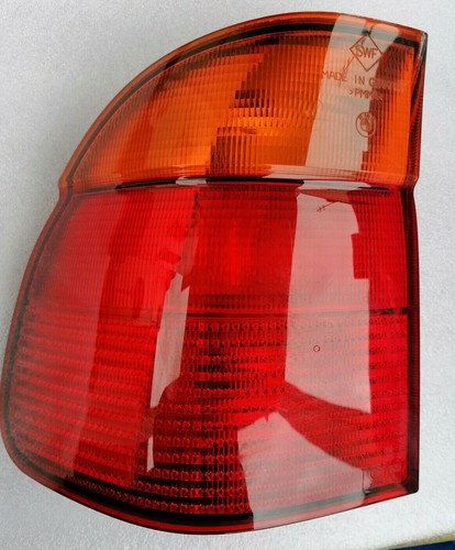 BMW 5er E39 Rücklicht Rückleuchte + Lampenträger + Birnen VFL links 8361671