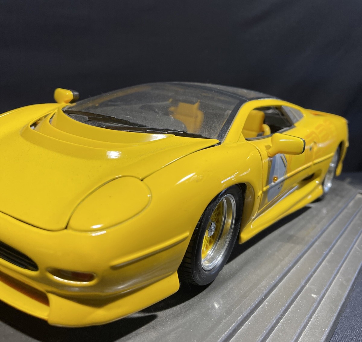 YELLOW Maisto Jaguar Xj220 HUGE DieCast 1:12 Scale 1992!! | eBay