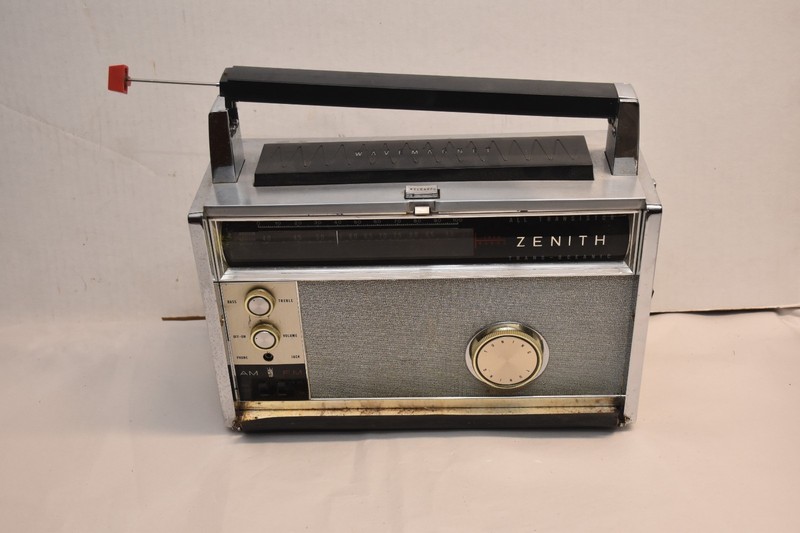 Zenith Trans-Oceanic Royal 3000-1 AM/FM Portable Radio FOR PARTS