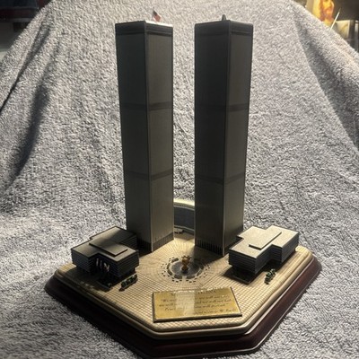 Danbury Mint 9/11 World Trade Center WTC Twin Towers Commemorative Model Read