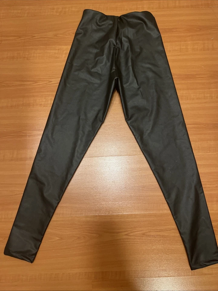 Leggings Victoria's Secret cintura alta couro sintético tamanho 4 - Imagem 4 de 4