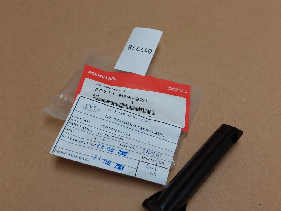 Barra reposapiés trasero derecho Honda NT 700 Deauville 2006-2016 50711MEW920 original Foto 4 de 4