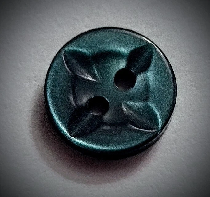 1/2" 2-Hole Star Design Hunter Green Craft/Clothing Buttons - Image 3 of 4