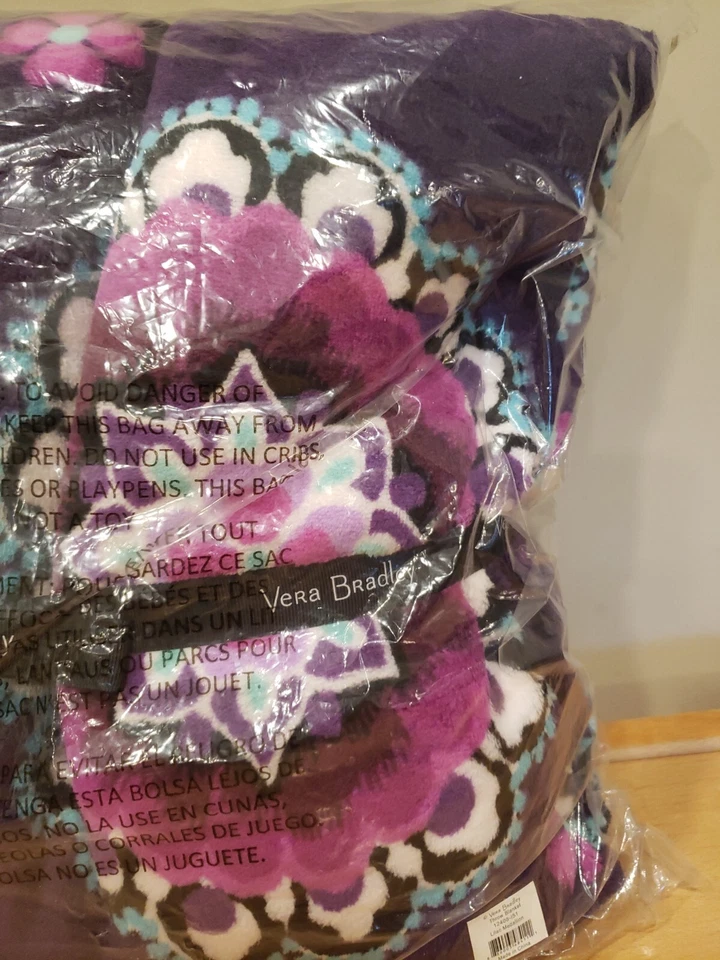 VERA BRADLEY RARO Manta de tiro polar MEDALLÓN LILA 80" X 50" NUEVO CON ETIQUETAS #12408-I51 Foto 4 de 4