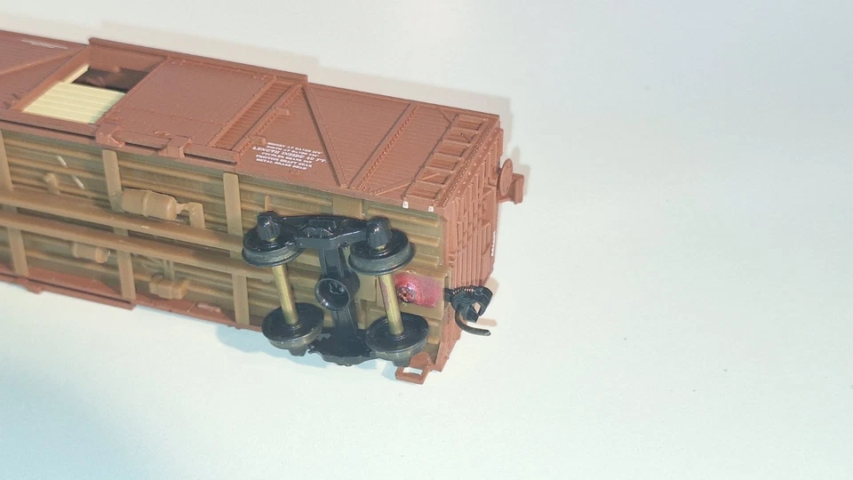 Unbranded, 40' Boxcar, Union Pacific. Good cond. HO Scale. Plastic wheels.No Box - Image 4 of 4