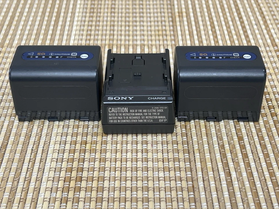 Sony NP-QM71D 7.2V OEM Li-ion Battery Packs and BC-TRM Battery Charger 10022459 - Image 3 of 4