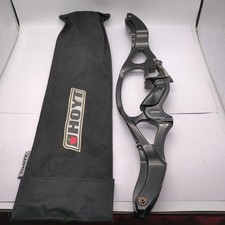 HOYT ECLIPSE Arco ricurvo nero con manico per tiro con l'arco