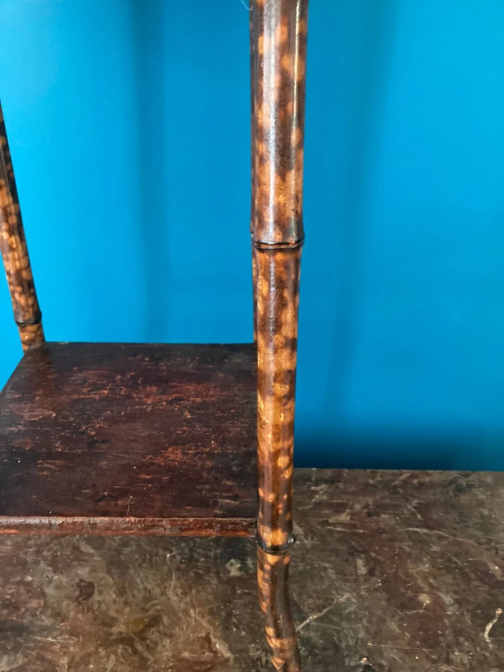 Caja de costura vintage de bambú y mimbre con soporte de mesa auxiliar Foto 4 de 4