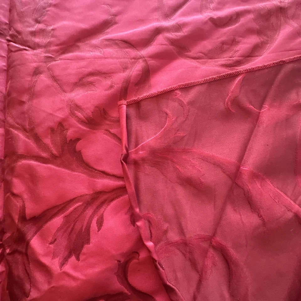 Tela Damasco de Seda de Diseñador Rojo Oscuro Borgoña Filigrana Lg Panel de Sala de Exposición Foto 4 de 4