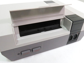 Nintendo NES Control Deck With 2 Controllers & Cables (S)