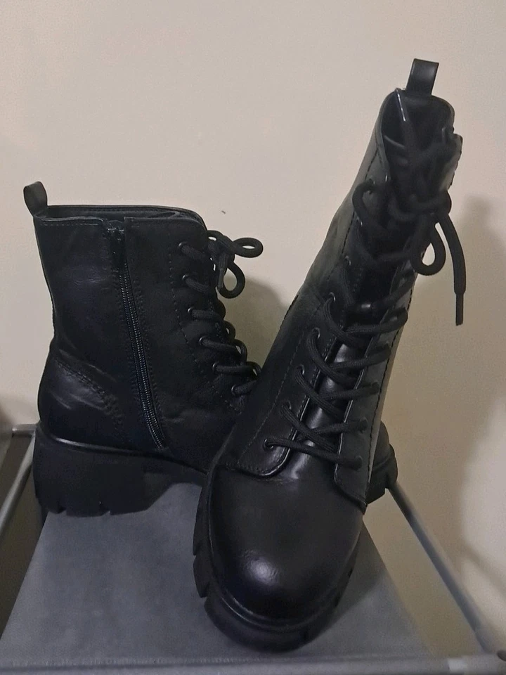 Botas negras de combate para mujer MIA talla 10 con cordones de cuero sintético Foto 4 de 4