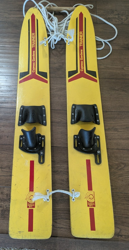 VINTAGE 70s-80s CYPRESS GARDENS TRAINER WOODEN WATER SKIS - ESTATE w/ROPE/HANDLE