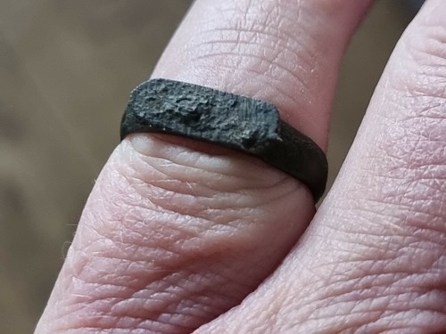 Roman bronze finger ring unusual bezel. Please read description. LA109i