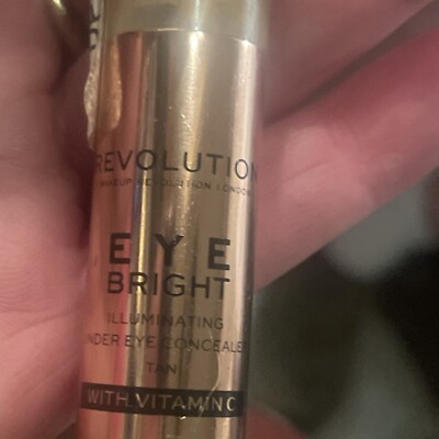 Makeup Revolution Eye Bright Illuminating Under Concealer w/Vitamin C - TAN