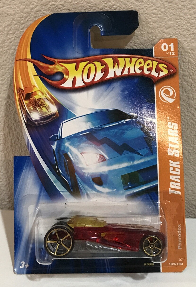 2006 Hot Wheels Track Stars 01/12 Pharodox 109/180 Red K7600