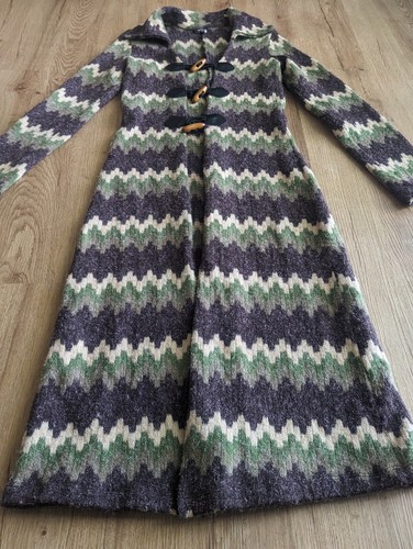 VINTAGE Teen Girl's Y2K Zig Zag Long DUSTER SWEATER w/ Toggle & Loop SIZE SMALL - Picture 4 of 10
