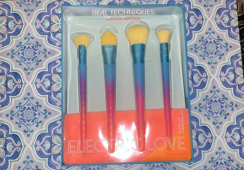 Real Techniques Limited Edition Electric Love Brush Set Brand New in Box - Picture 5 of 11