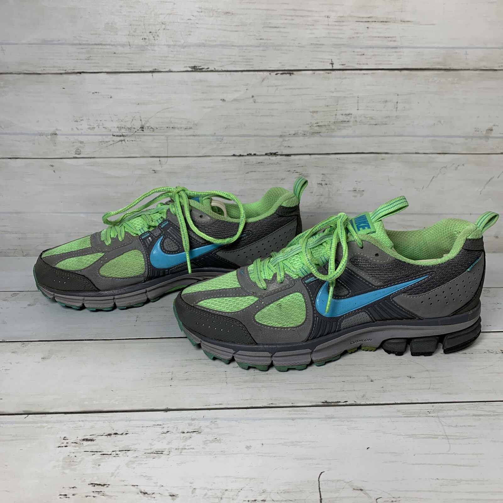Woman's NIKE Pegasus 27 Trail Sneaker 