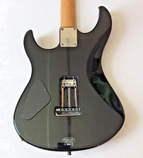 Yamaha ERG121 Guitar 22 frets H-S-H pickups 6-point tremolo