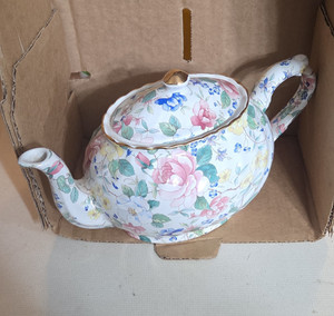 Arthur Wood & Son Staffordshire England Floral Ceramic 4-Cup Teapot w/ Lid