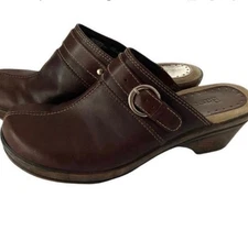 Bass Leona Leather Mules with Buckle Accent Size 9