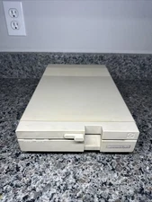 Commodore 1571 5.25 inch Floppy Disk Drive for C64 & C128 POWERS ON