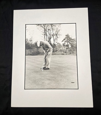 #ad Ben Hogan 8x10 Photo Putting in the Canada Cup 1956 Matted to 11x14 $49.00