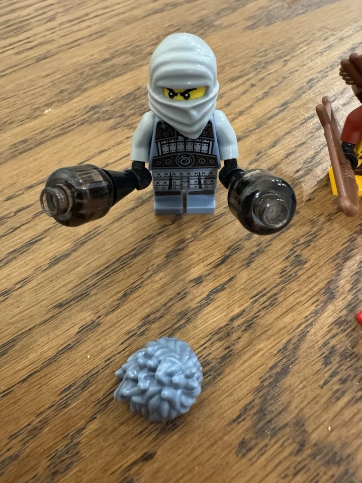 LEGO Ninjago Elemental Masters Ash Skylor Shade minifig lot 853687 - Image 4 of 4