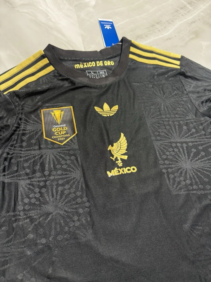 Camiseta de fútbol para hombre E. Álvarez México manga larga 2025 en negro/dorado - grande Foto 2 de 4