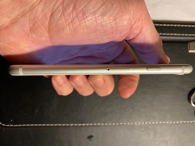 vendo iphone 8 silver   64 gb  - Immagine 3 di 4