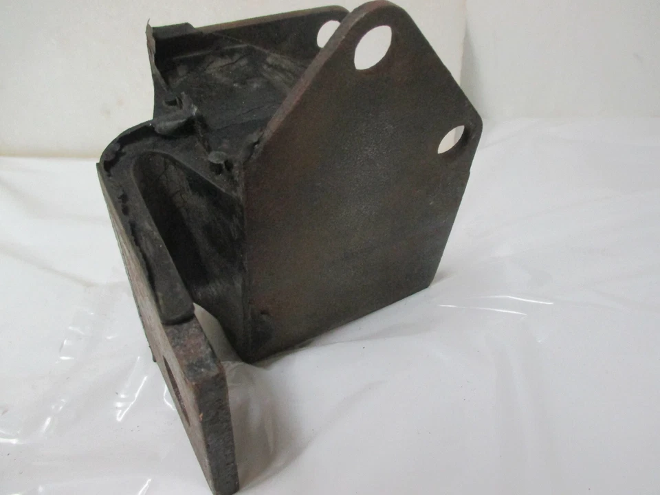 Mopar NOS 60-61 Ply Dodge DeSoto 62-64 Dodge 880 Chrysler RH Motor Mount 2120236 - Image 2 of 4