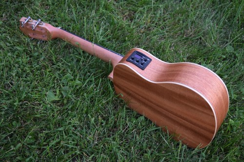 Ukulele Solid Top Wood Aloha SM2400 With Bag, Tuner, Capo (Canadian Brand) - Picture 22 of 33