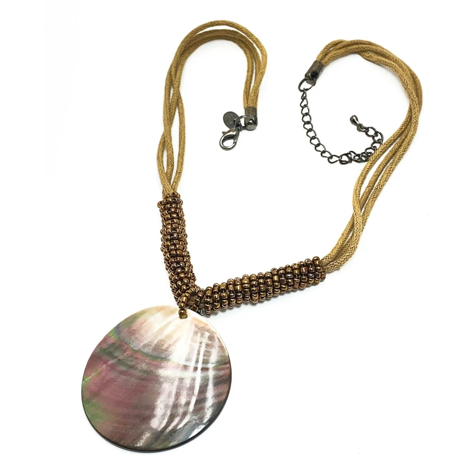 Colar Lia Sophia LUA DA COLHEITA Boho Abalone Concha Mãe Pérola Pingente Marrom - Imagem 3 de 4