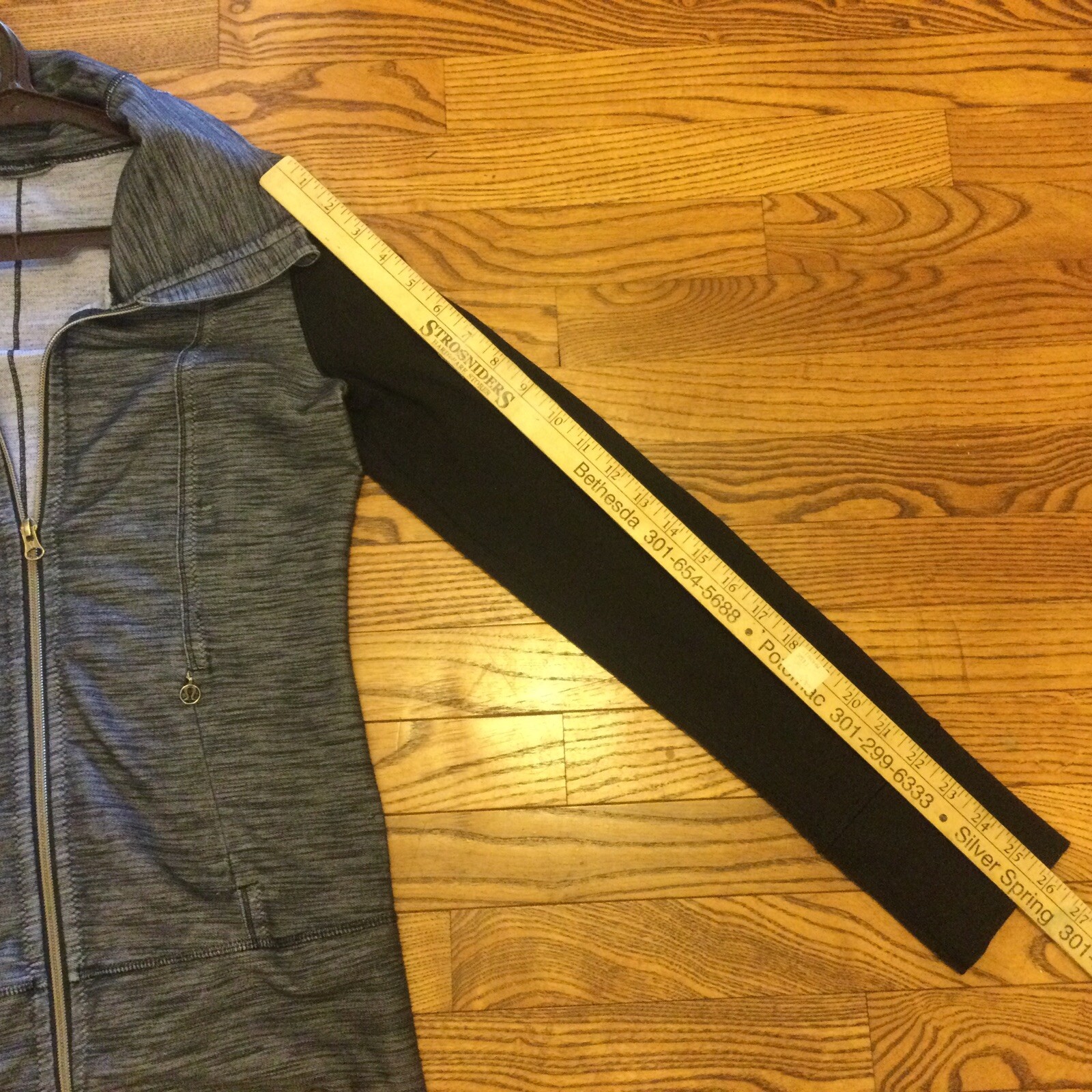 Lululemon Devine Zip Stretch Jacket Top  Gray & B… - image 10