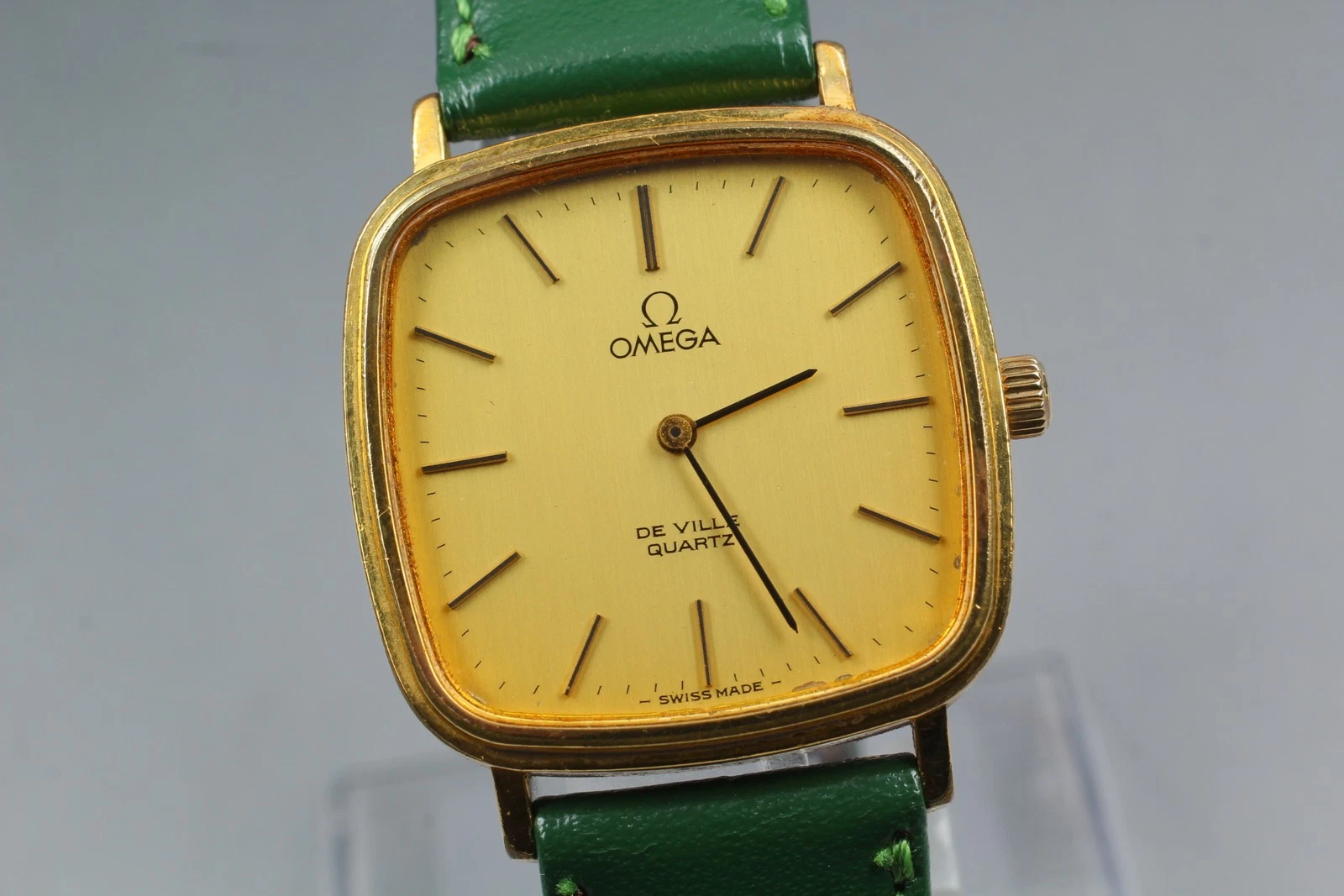Omega — Vintage 1978 *N MINT* OMEGA De Ville Cal.1330 31mm Gold Square Quartz Mens Watch