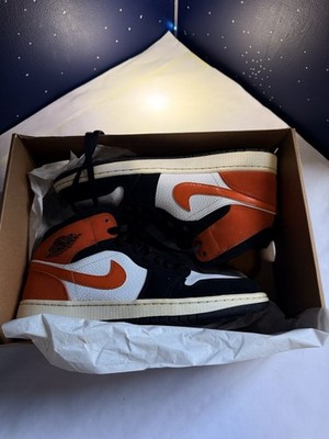 Jordan Air Jordan 1 Mid Men's Mid Top Lace-Up Colorblock Basketball Sneaker