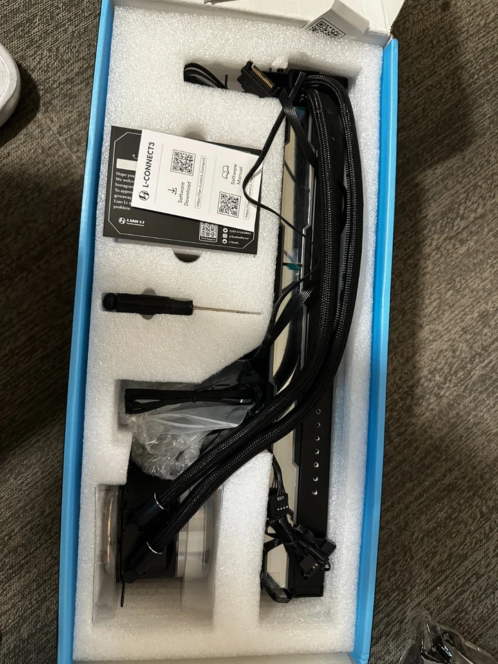 Lian Li Hydroshift II LCD TL360mm Black --- no thermal paste - image 2 of 4