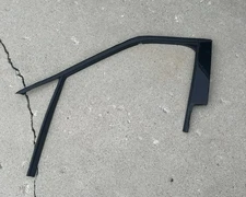 20-26 FORD EXPLORER LEFT FRONT DOOR WINDOW RUN CHANNEL SEAL WITH APPLIQUE