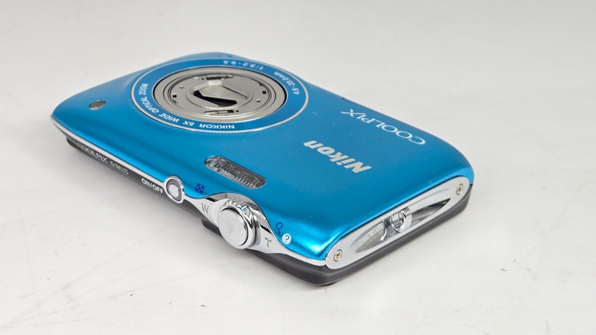 Nikon COOLPIX S3100 14.0MP Blue Digital Camera W/O charger From